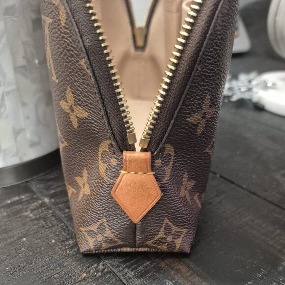 ❤️Authentic Louis Vuitton Cosmetic Pouch MM Monogram - Picture 2 of 5
